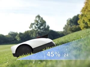 Косачка робот за наклони Ecovacs GOAT коси стръмен терен от 45 процента