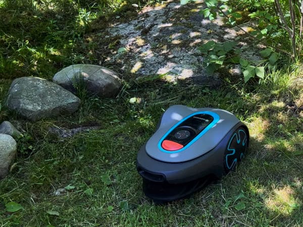 поддръжка на косачка робот Gardena при работа в двора